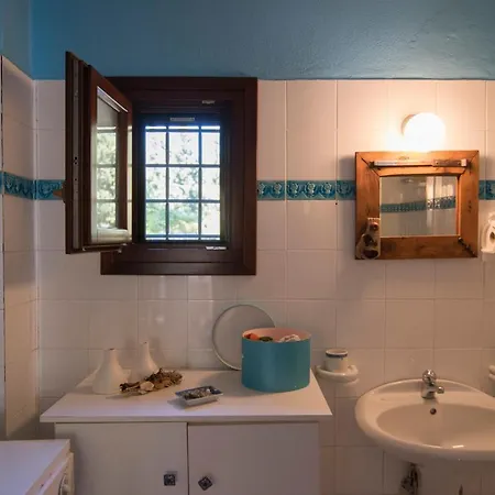 A Superb Mansion With Garden In Pelion