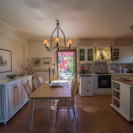 A Superb Mansion With Garden In Pelion Villa Neochori (Magnesia)