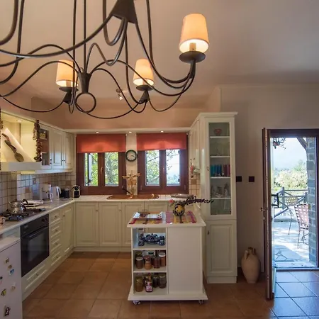 A Superb Mansion With Garden In Pelion * Neochori (Magnesia)