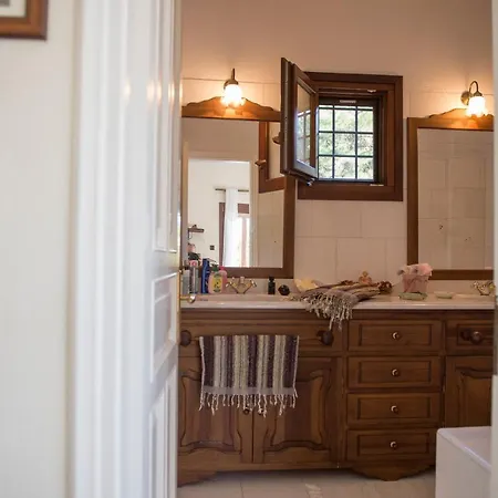 A Superb Mansion With Garden In Pelion Villa *